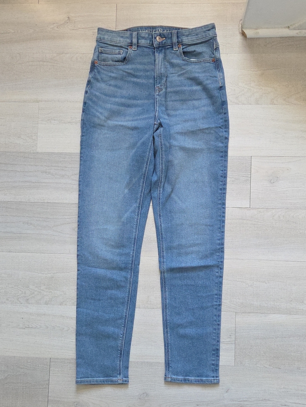 American Eagle Womens Mom Jean - Size 4 X-Long